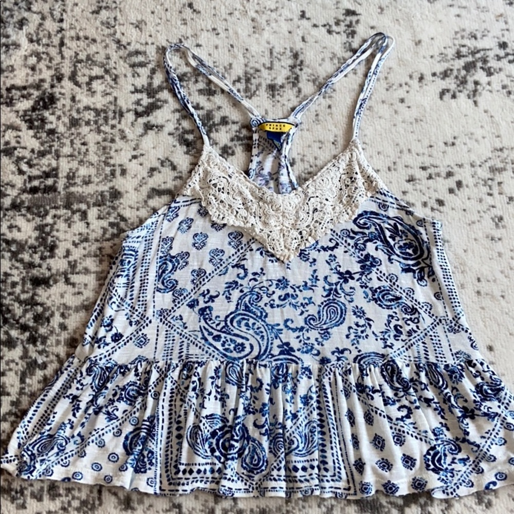 🦃🌻Blue & White Lace Front Tank🌻 - Picture 2 of 6